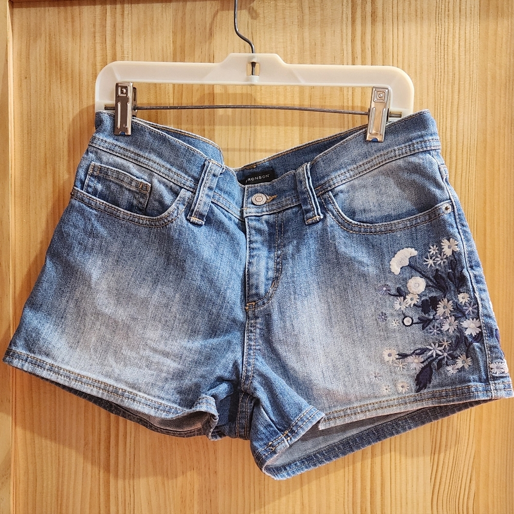 I Heart Ronson flower shorts design